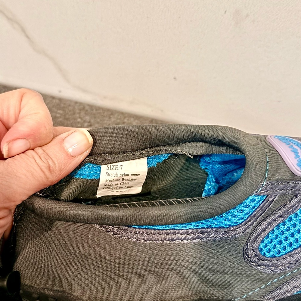 Women's Water Shoes/Aqua Socks for Beach, Hiking, Waterpark, Pools, and Vacation - Picture 3 of 4